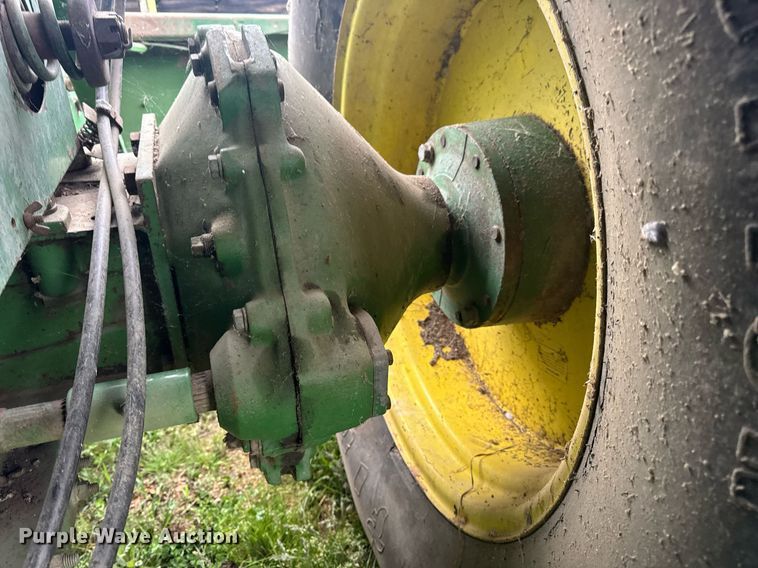 image for item DV4004 1981 John Deere 6620 Turbo combine