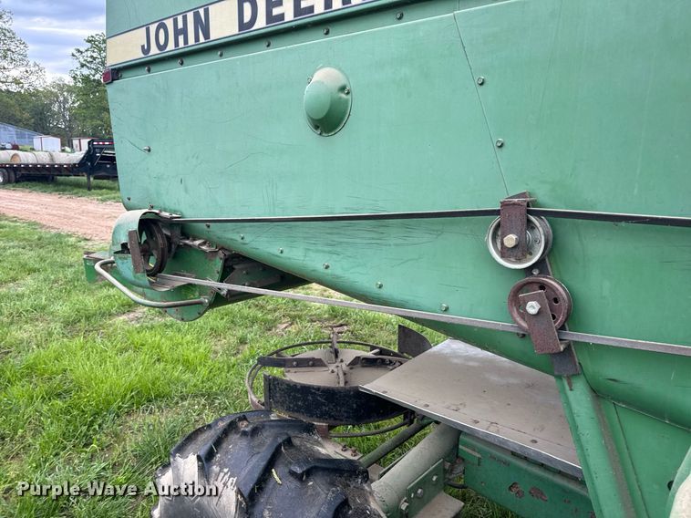 image for item DV4004 1981 John Deere 6620 Turbo combine