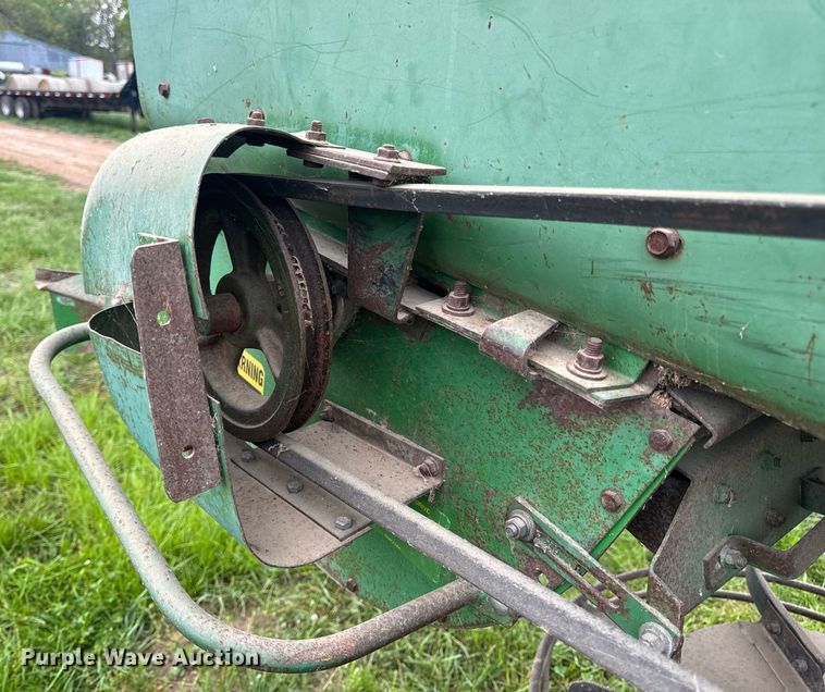 image for item DV4004 1981 John Deere 6620 Turbo combine