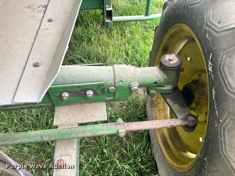 image for item DV4004 1981 John Deere 6620 Turbo combine