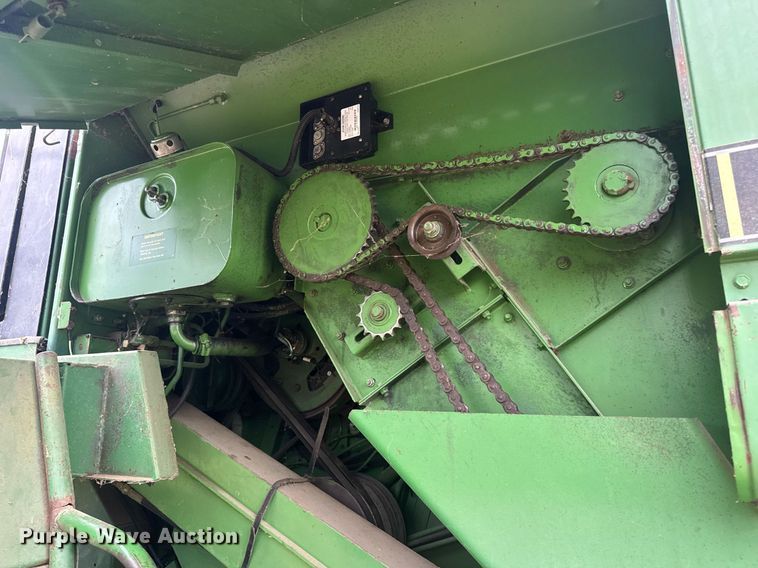 image for item DV4004 1981 John Deere 6620 Turbo combine