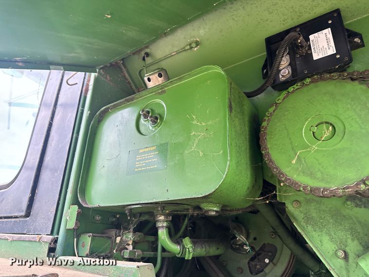 image for item DV4004 1981 John Deere 6620 Turbo combine