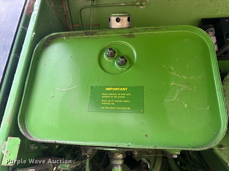 image for item DV4004 1981 John Deere 6620 Turbo combine