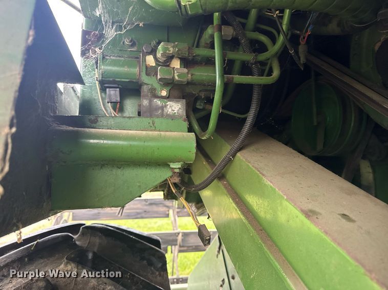 image for item DV4004 1981 John Deere 6620 Turbo combine
