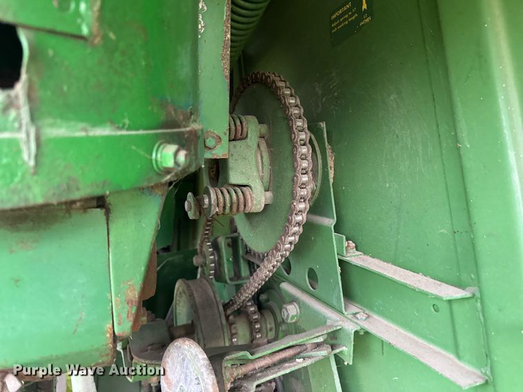 image for item DV4004 1981 John Deere 6620 Turbo combine