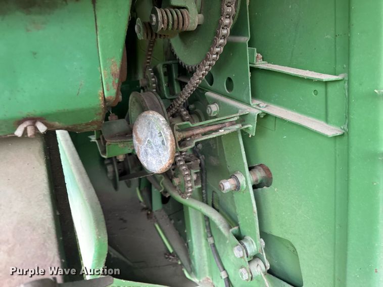 image for item DV4004 1981 John Deere 6620 Turbo combine