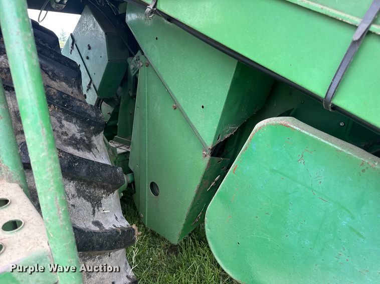 image for item DV4004 1981 John Deere 6620 Turbo combine