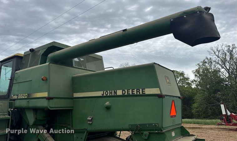 image for item DV4004 1981 John Deere 6620 Turbo combine