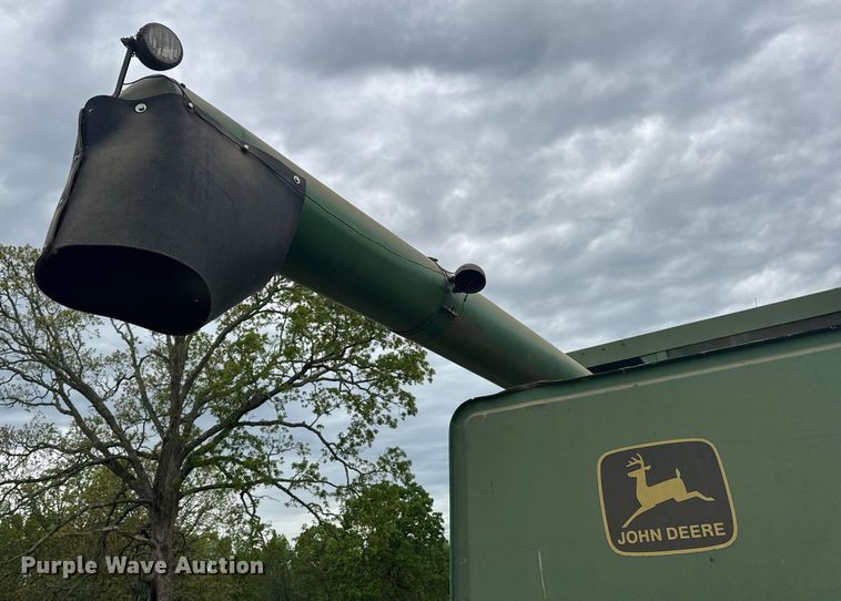 image for item DV4004 1981 John Deere 6620 Turbo combine