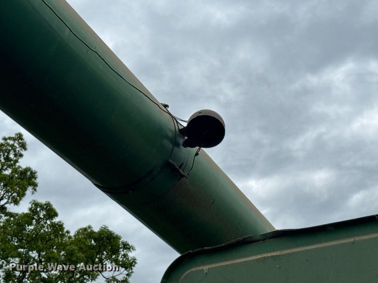 image for item DV4004 1981 John Deere 6620 Turbo combine