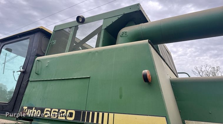 image for item DV4004 1981 John Deere 6620 Turbo combine