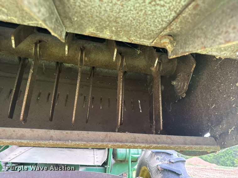 image for item DV4004 1981 John Deere 6620 Turbo combine