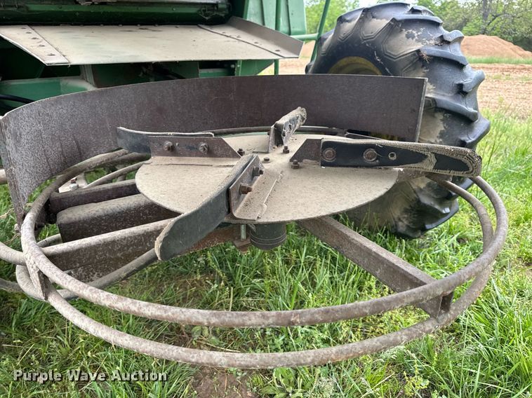 image for item DV4004 1981 John Deere 6620 Turbo combine