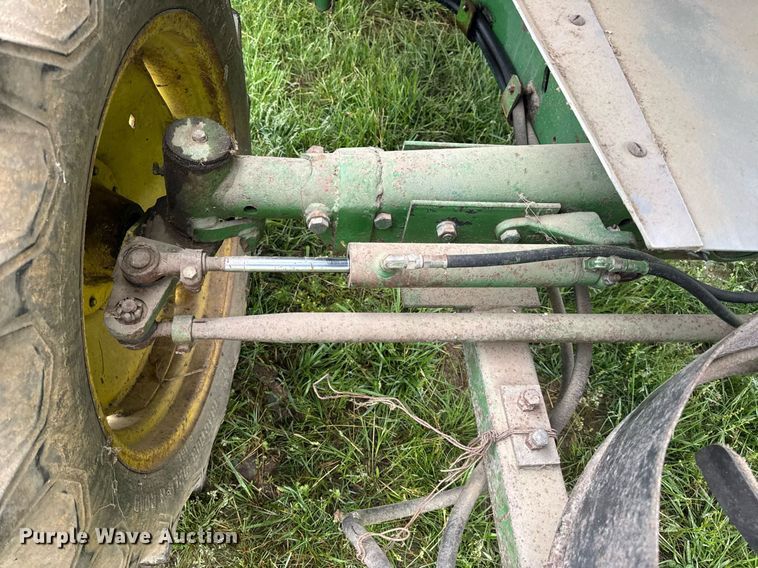 image for item DV4004 1981 John Deere 6620 Turbo combine