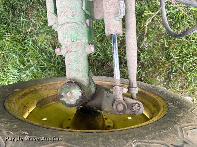 image for item DV4004 1981 John Deere 6620 Turbo combine