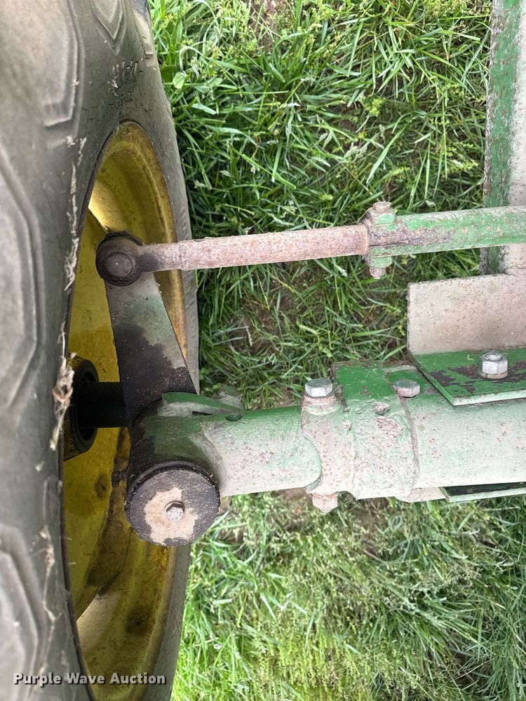 image for item DV4004 1981 John Deere 6620 Turbo combine