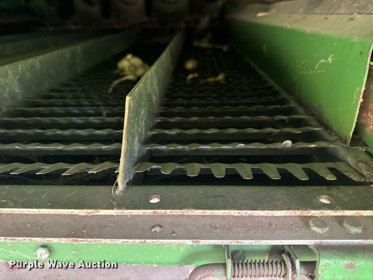 image for item DV4004 1981 John Deere 6620 Turbo combine