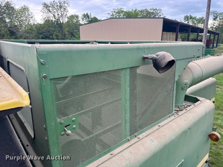 image for item DV4004 1981 John Deere 6620 Turbo combine