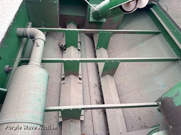 image for item DV4004 1981 John Deere 6620 Turbo combine