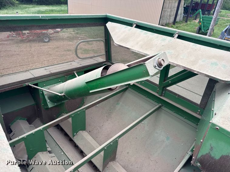 image for item DV4004 1981 John Deere 6620 Turbo combine