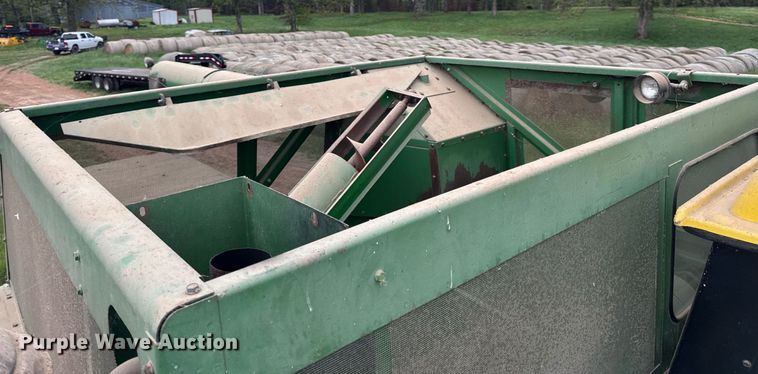 image for item DV4004 1981 John Deere 6620 Turbo combine