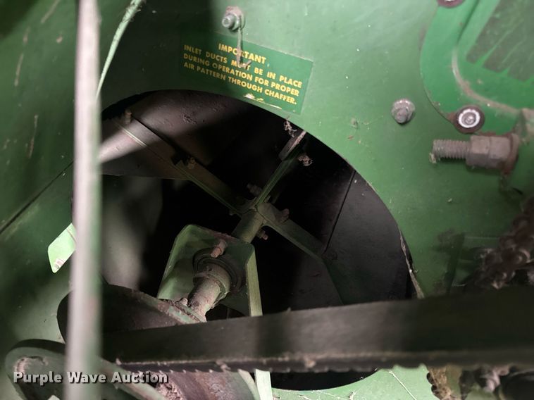 image for item DV4004 1981 John Deere 6620 Turbo combine