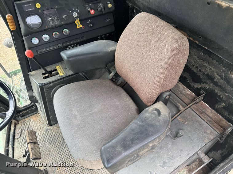 image for item DV4004 1981 John Deere 6620 Turbo combine