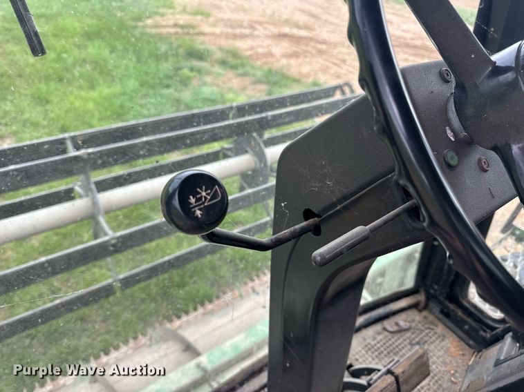 image for item DV4004 1981 John Deere 6620 Turbo combine