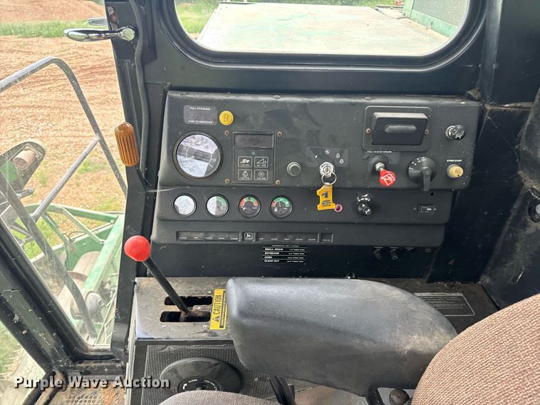image for item DV4004 1981 John Deere 6620 Turbo combine