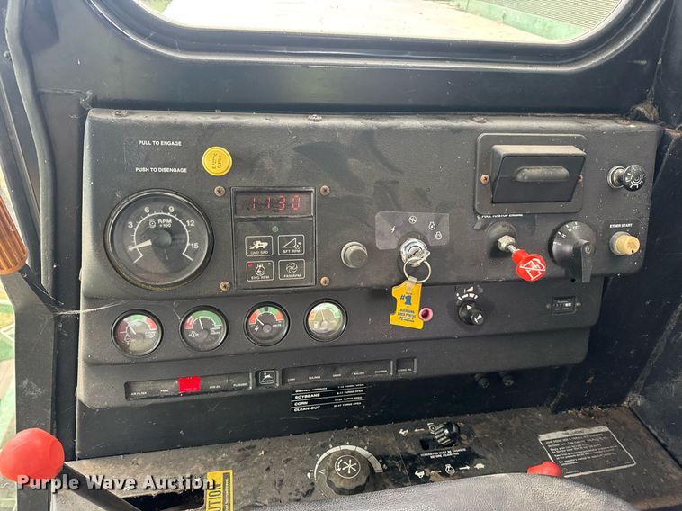 image for item DV4004 1981 John Deere 6620 Turbo combine