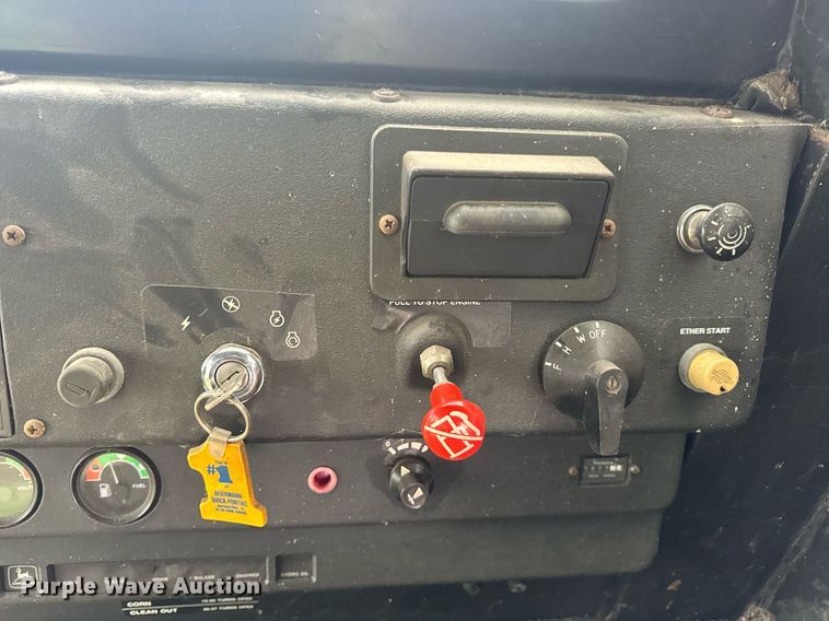 image for item DV4004 1981 John Deere 6620 Turbo combine