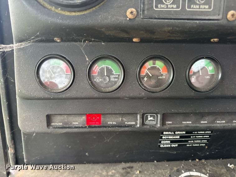 image for item DV4004 1981 John Deere 6620 Turbo combine