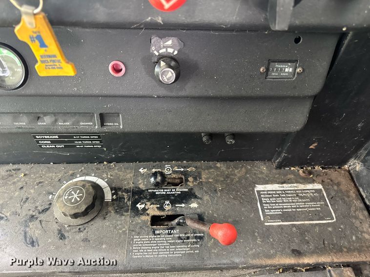 image for item DV4004 1981 John Deere 6620 Turbo combine