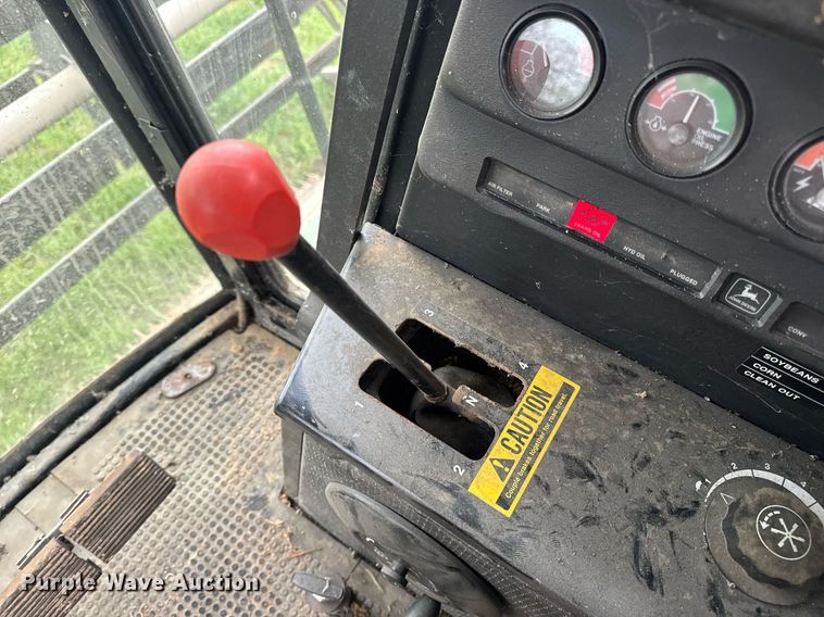 image for item DV4004 1981 John Deere 6620 Turbo combine