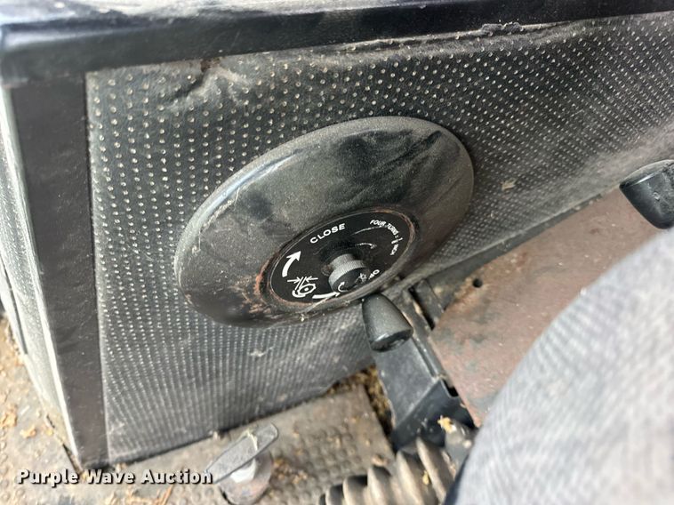 image for item DV4004 1981 John Deere 6620 Turbo combine