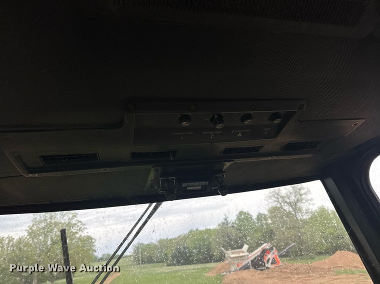 image for item DV4004 1981 John Deere 6620 Turbo combine