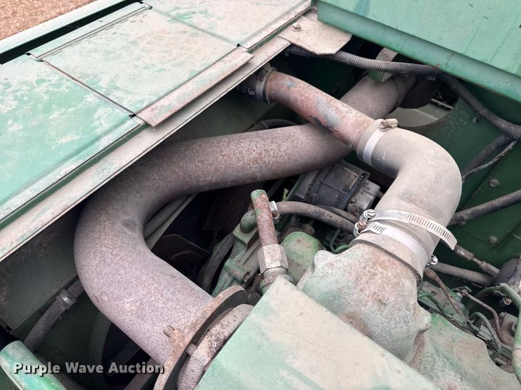 image for item DV4004 1981 John Deere 6620 Turbo combine