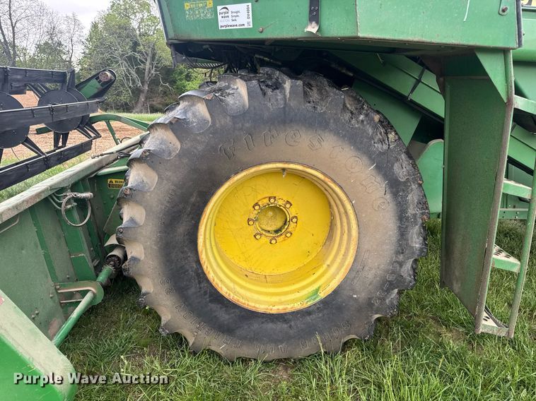 image for item DV4004 1981 John Deere 6620 Turbo combine