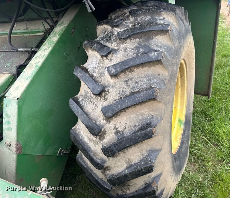 image for item DV4004 1981 John Deere 6620 Turbo combine