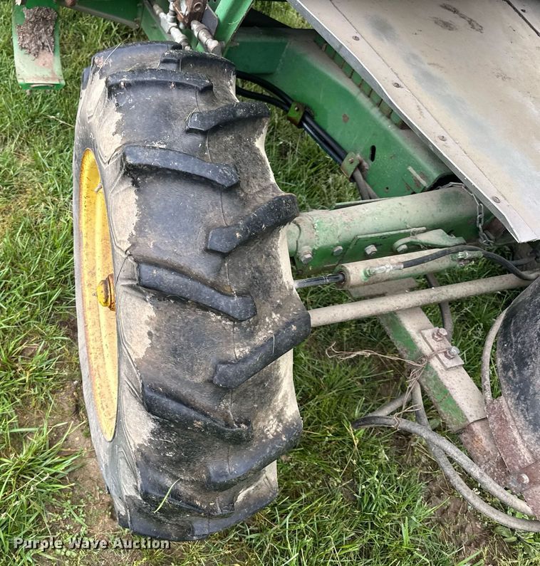 image for item DV4004 1981 John Deere 6620 Turbo combine