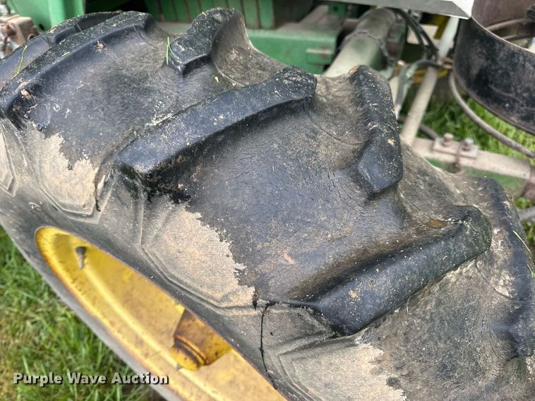 image for item DV4004 1981 John Deere 6620 Turbo combine