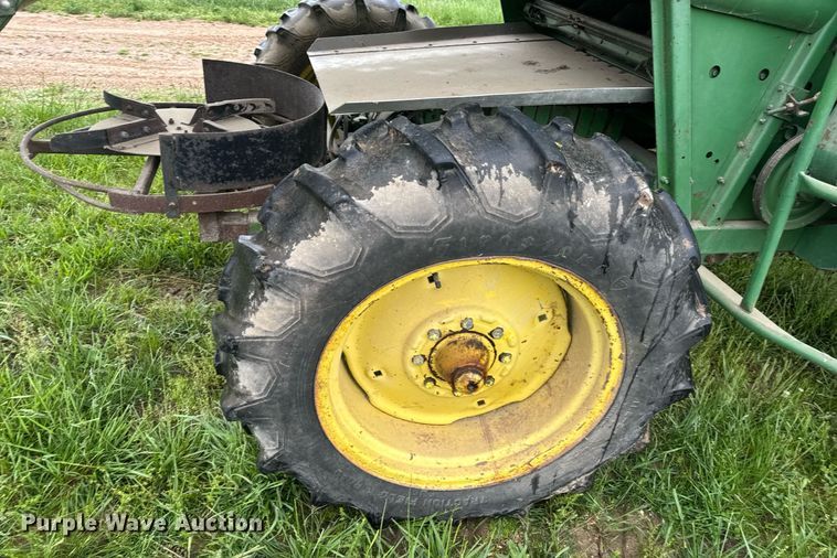 image for item DV4004 1981 John Deere 6620 Turbo combine