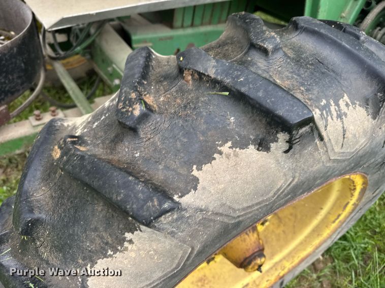 image for item DV4004 1981 John Deere 6620 Turbo combine