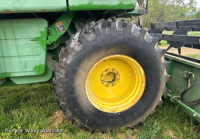 image for item DV4004 1981 John Deere 6620 Turbo combine