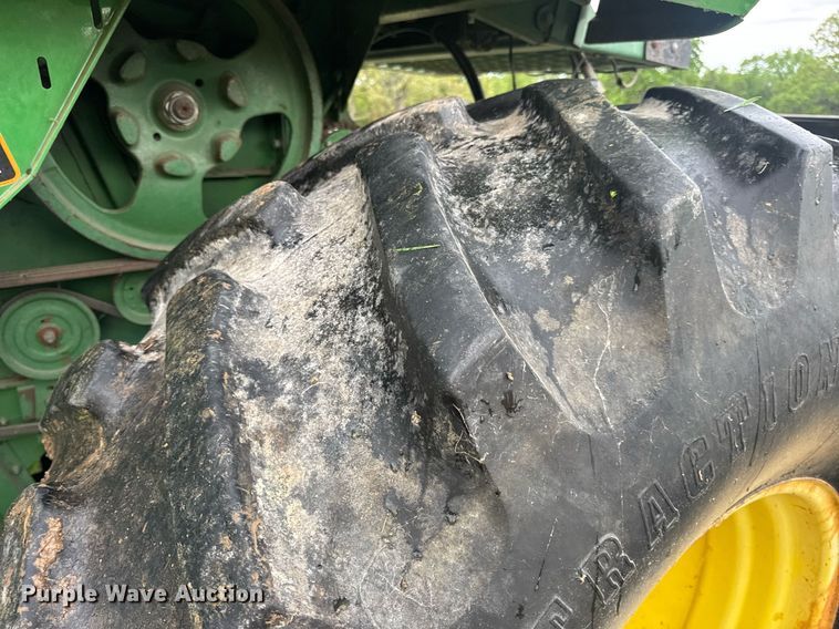 image for item DV4004 1981 John Deere 6620 Turbo combine