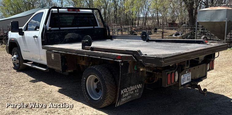 image for item DY8017 2020 GMC Sierra 3500HD bale bed pickup truck