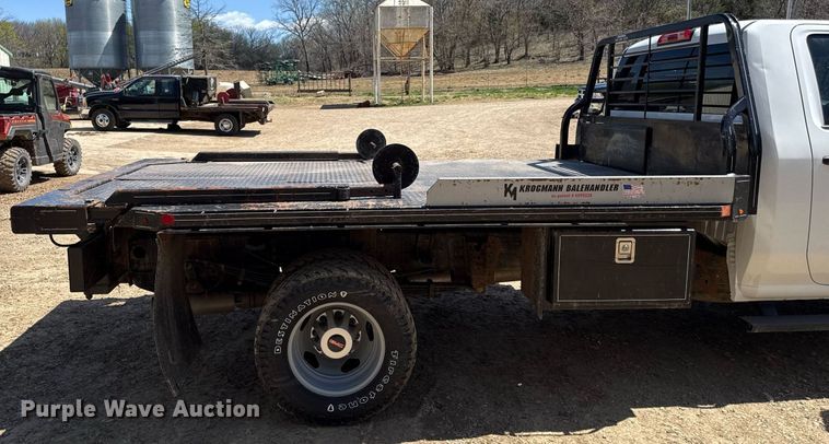 image for item DY8017 2020 GMC Sierra 3500HD bale bed pickup truck