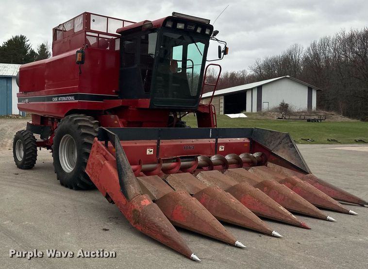 image for item EB2488 1989 Case  1660 combine