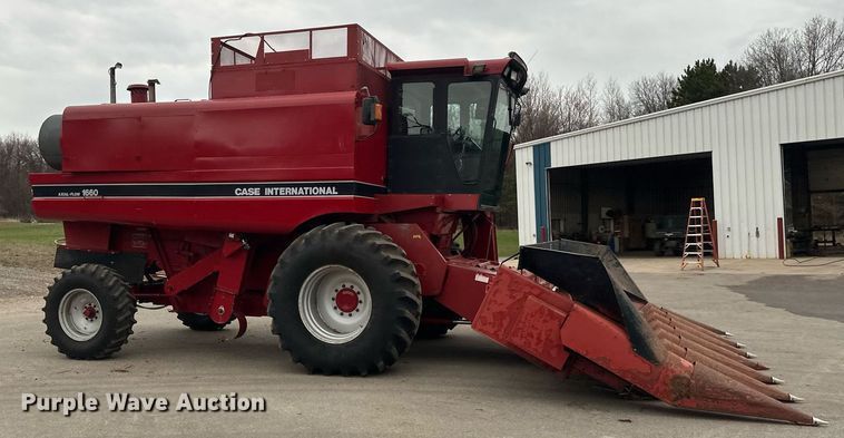 image for item EB2488 1989 Case  1660 combine