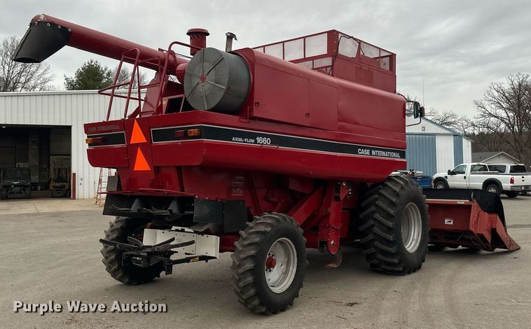 image for item EB2488 1989 Case  1660 combine